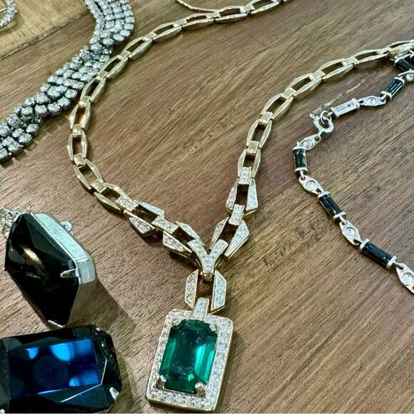 4 LBs vintage Costume gold silver Jewelry Lot~ Signed & Unsigned All wearable - Picture 8 of 12